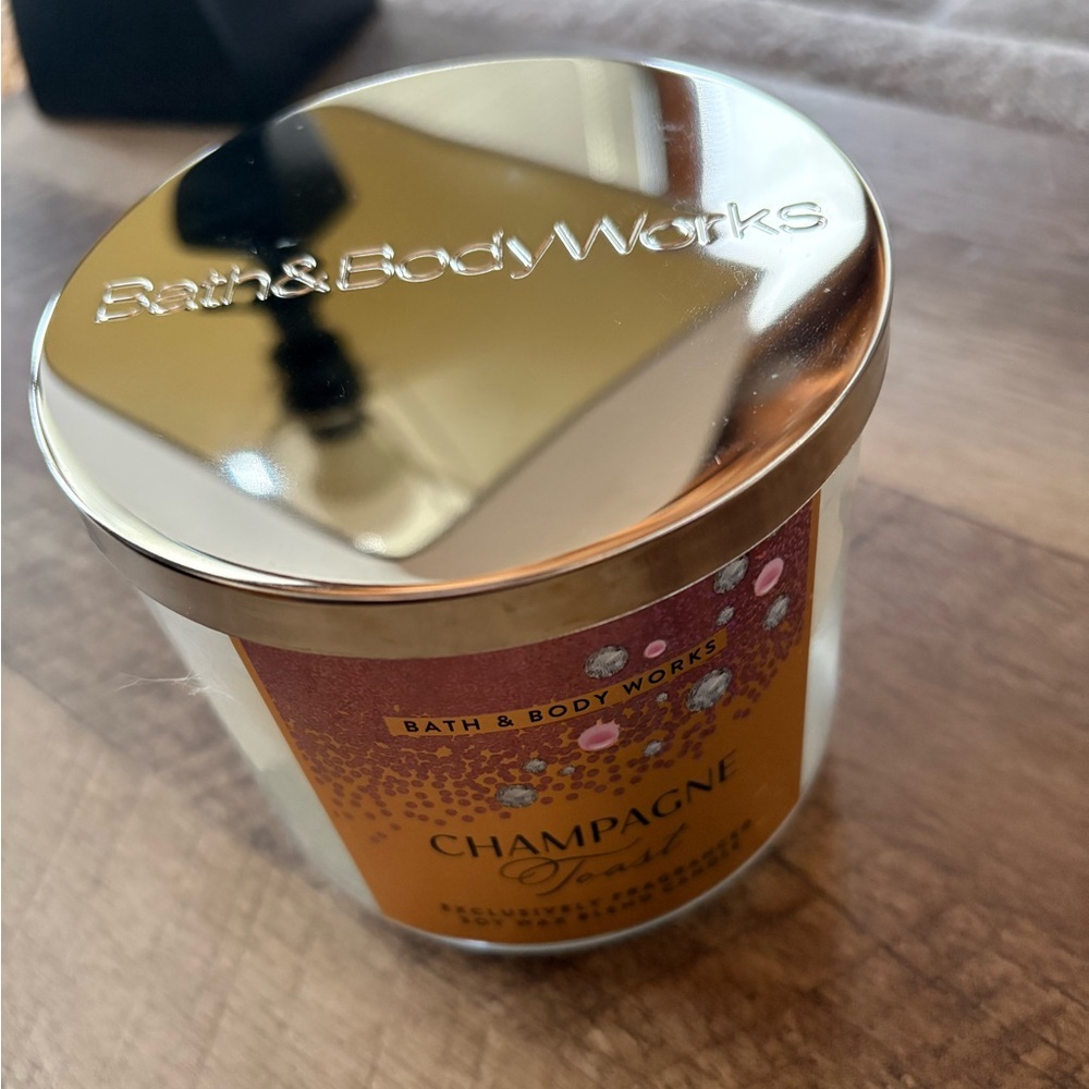 Bath & Body Works Champagne Toast Soy Wax Blend Candle - Picture 2 of 4